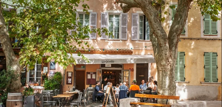 China–France routes are decentralizing