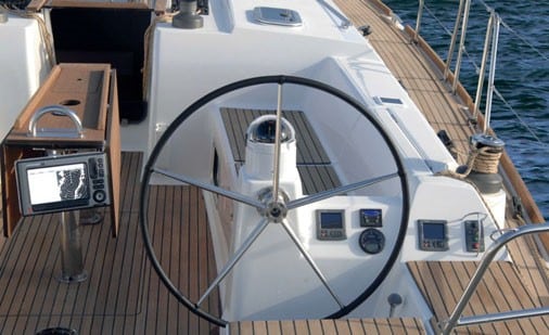 caratteristiche dufour 445 gl