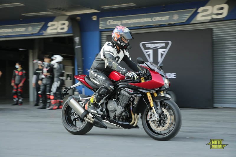 triumph Speed Triple 1200 RR