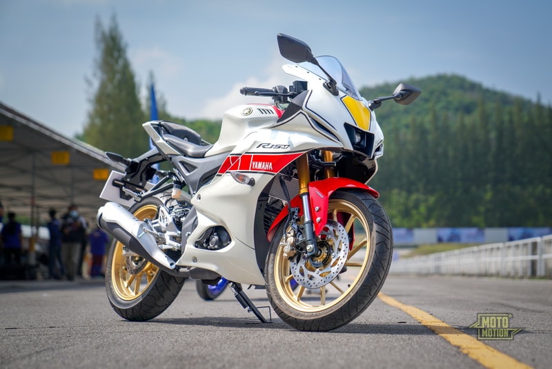 Yamaha R15M