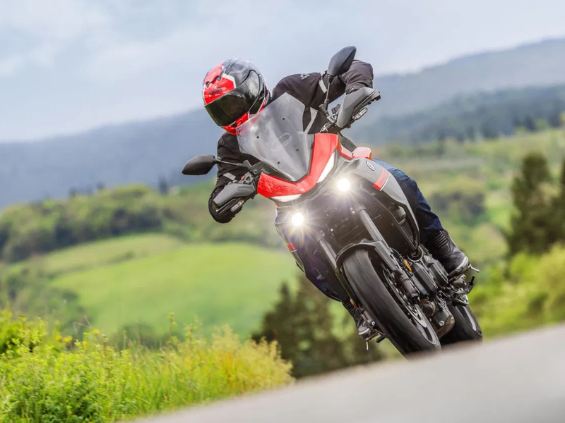 Yamaha Tracer 7 On the hill