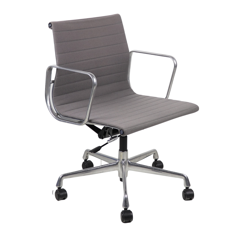 Refurbished Vitra Eames 117 Vergaderstoel