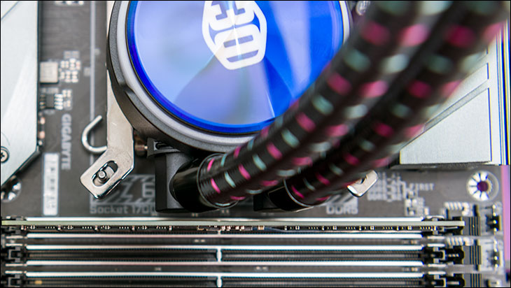 Cooler Master MasterLiquid PL360 FLUX Review 380