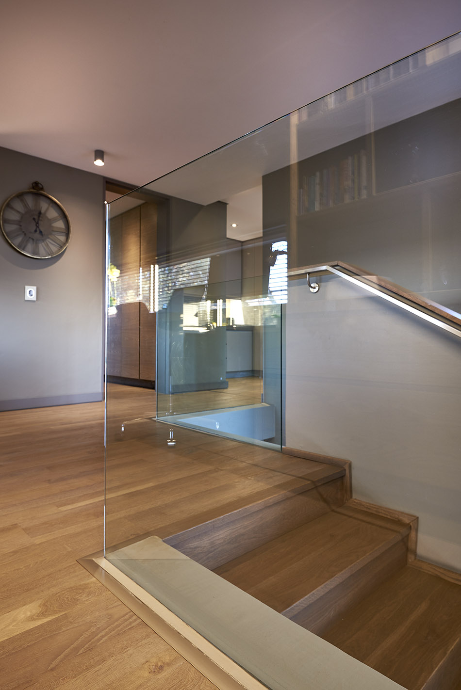 frameless glass balustrade idea for contemporary home