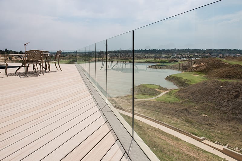 steel-studio-frameless-glass-balustrade-in-channel-overlooking-golf-course