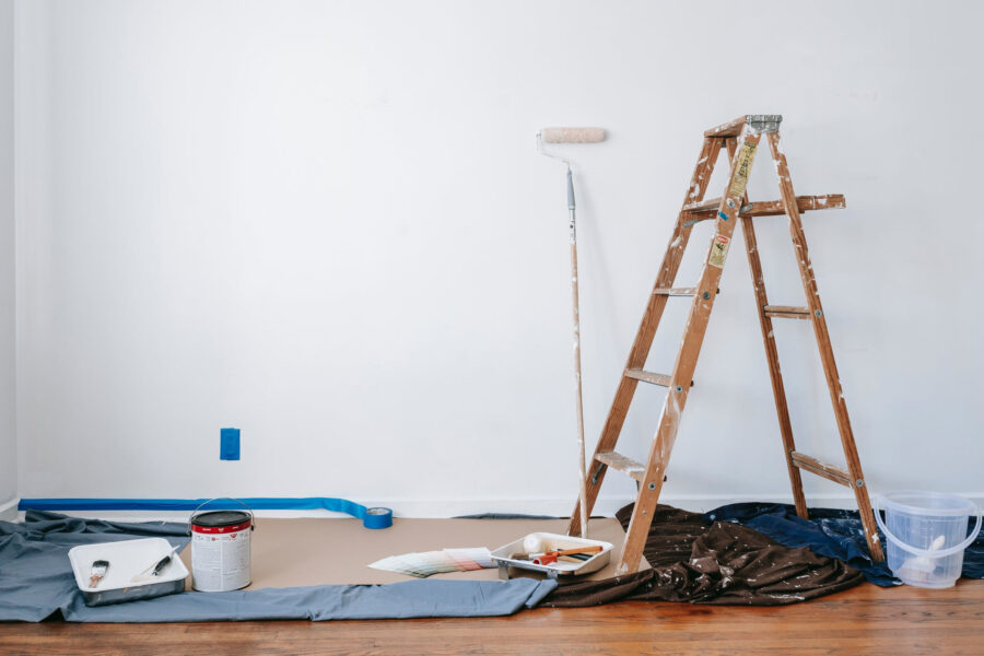 Image source: https://www.pexels.com/photo/brown-wooden-ladder-beside-painting-materials-7218525/