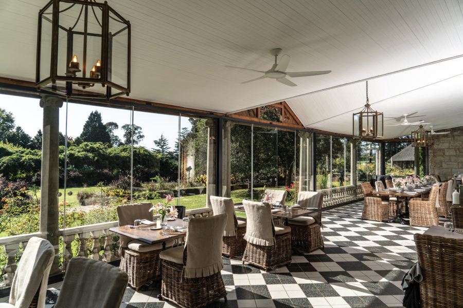 SF20 Multi Sliding System installed at a Bed & Breakfast Resort in the Midlands creates a connection between the interior and outdoors.