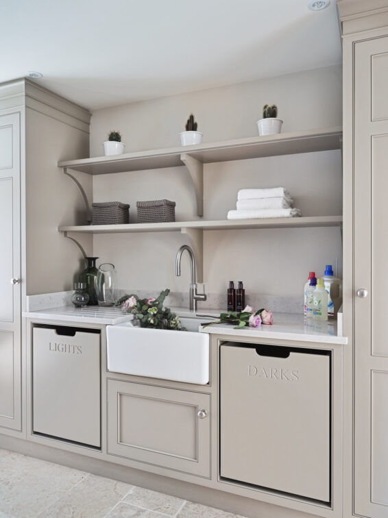 https://storage.googleapis.com/stateless-www-sadecor-co-za/2022/01/The-Secret-Drawer-Utility-Room-featuring-The-Cotswold-Collection-566x756.jpg