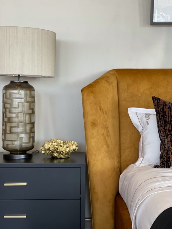 minimalist-pedestals-half-view minimalist-pedestals-half-view