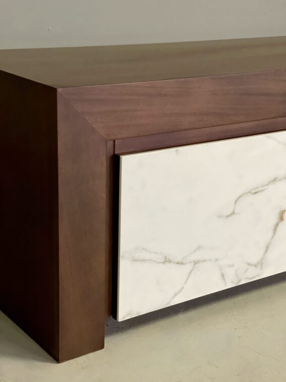 studio-plasma-stand-close-up studio-plasma-stand-close-up