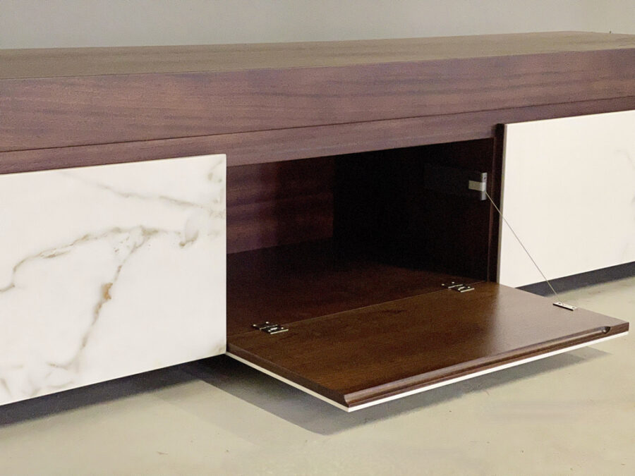 studio-plasma-stand-open studio-plasma-stand-open