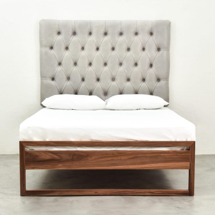 deep-button-headboard deep-button-headboard