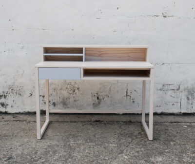 PLUG ‘N’ PLAY Workstation with Hutch PLUG ‘N’ PLAY Workstation with Hutch