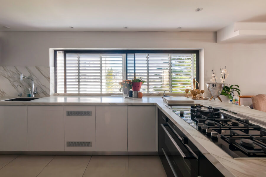 metal-windows-la-camargue-sea-point-prom-sad-projects-kitchen