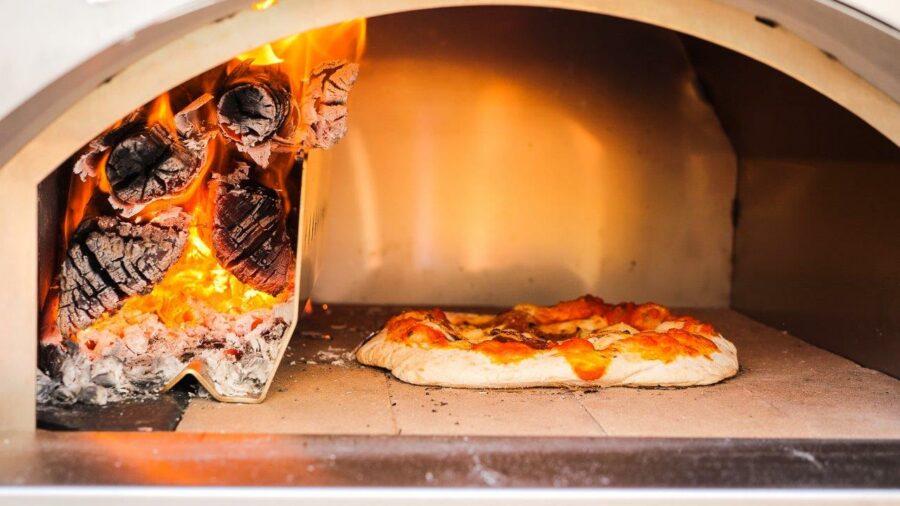 beauty-fires-cucina-wood-pizza-oven-pizza-cooking-close-up