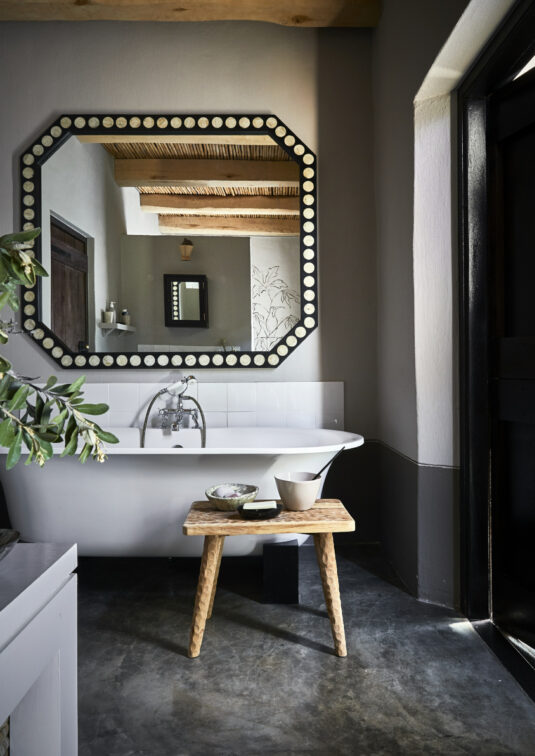 gregory-mellor-bathroom