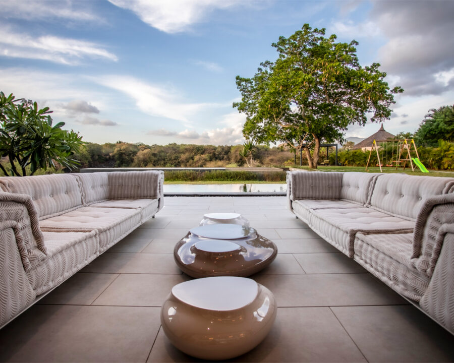 roche-robois-akasha-villa-outside-seating