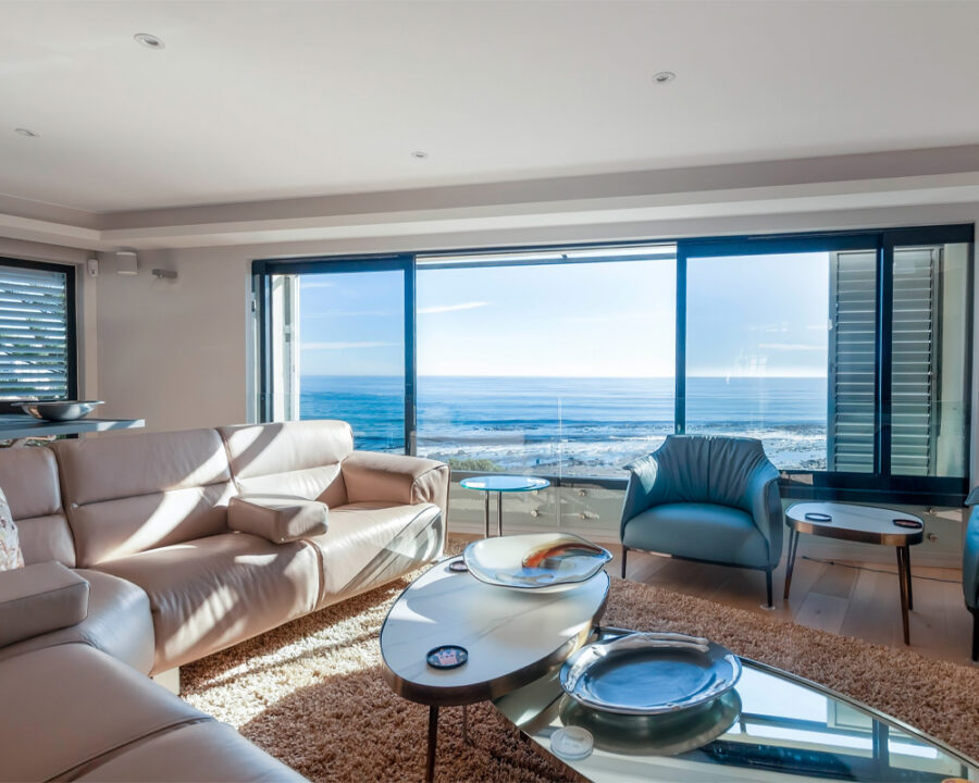 metal-windows-a-la-camargue-apartment-sea-point-lounge