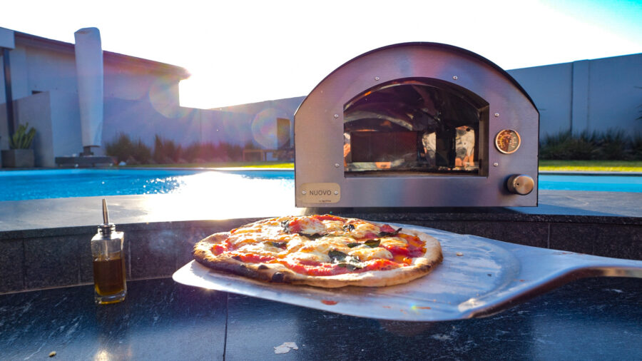 Nuovo Gas pizza oven lifestyle with pizza