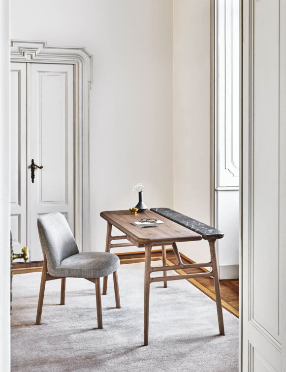 Aksel Writing Desk
