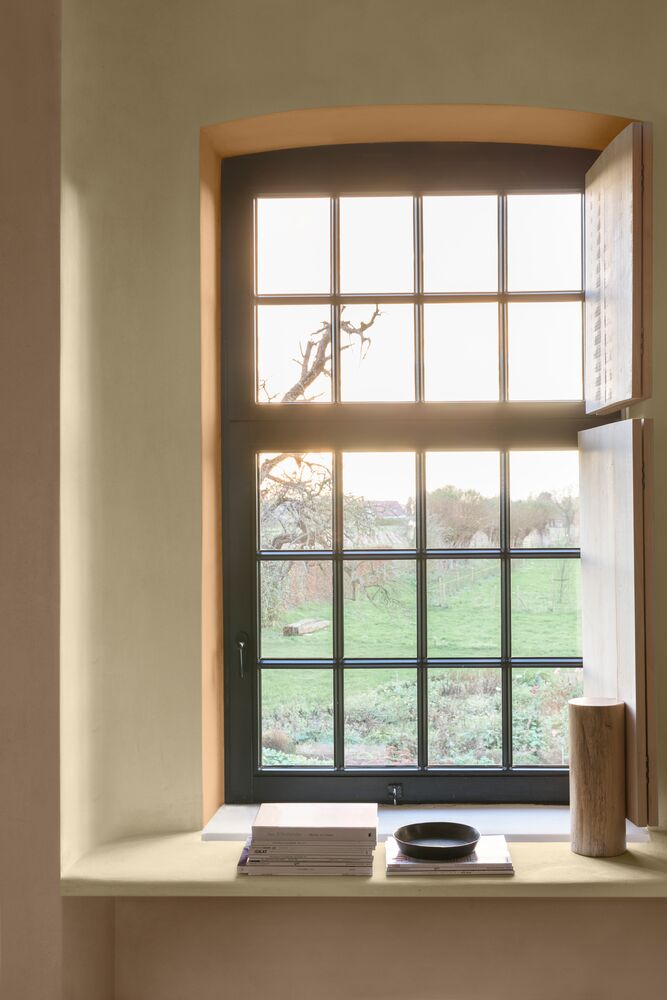 dulux-painted-window