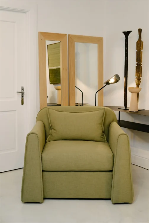 lim-the-ghost-sofa lim-the-ghost-sofa