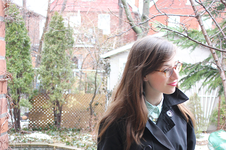 Style Bee in a black trench, hunter boots and brown purse