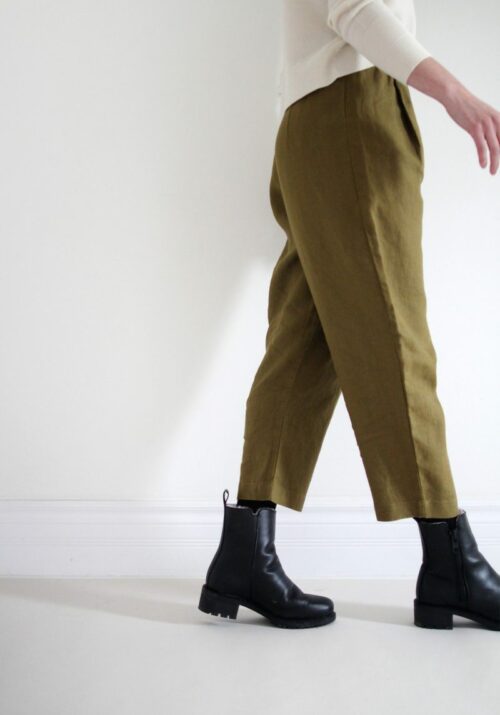 Linen Pants with Shoes Cold Weather Outfits For Men (8 ideas & outfits)