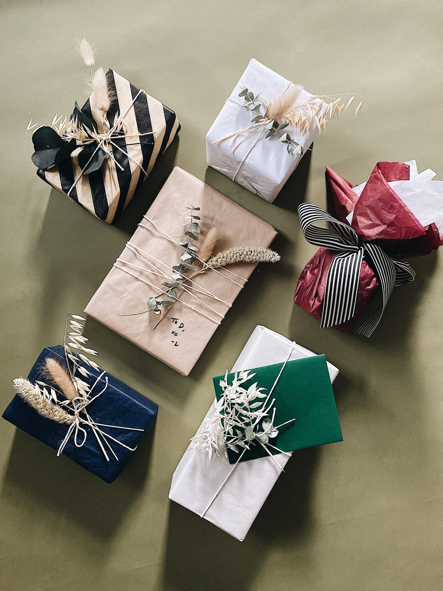 AN EASY & SUSTAINABLE GIFT WRAP IDEA