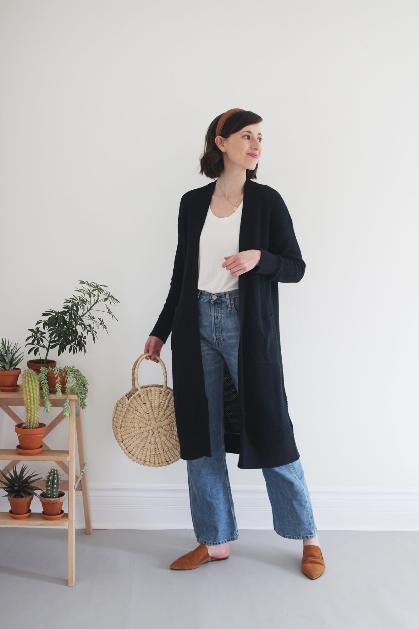 LOOSE JEANS AND A LONG CARDIGAN - Style Bee