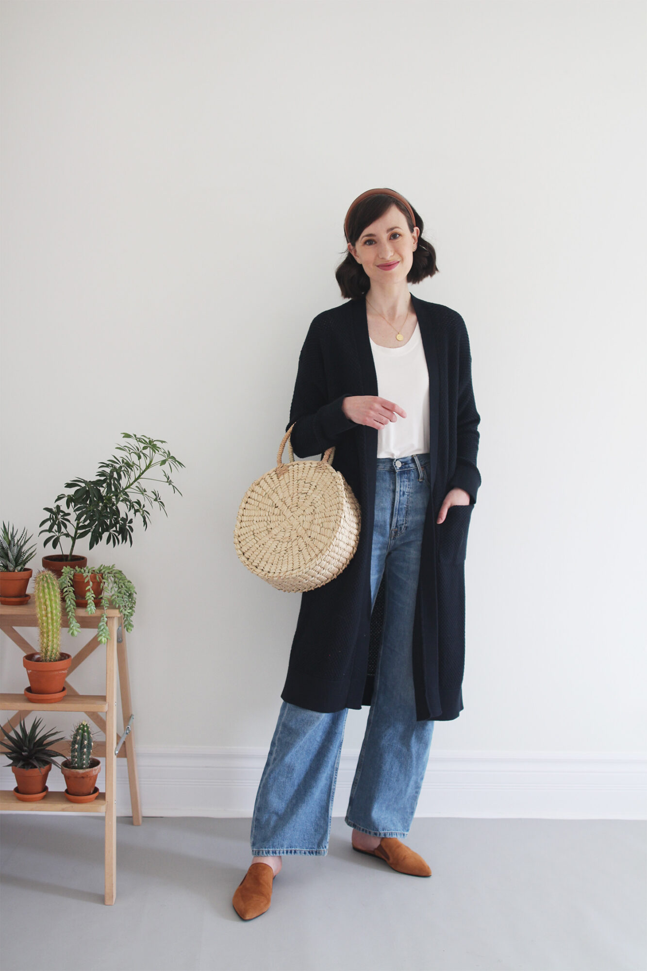 LOOSE JEANS AND A LONG CARDIGAN - Style Bee