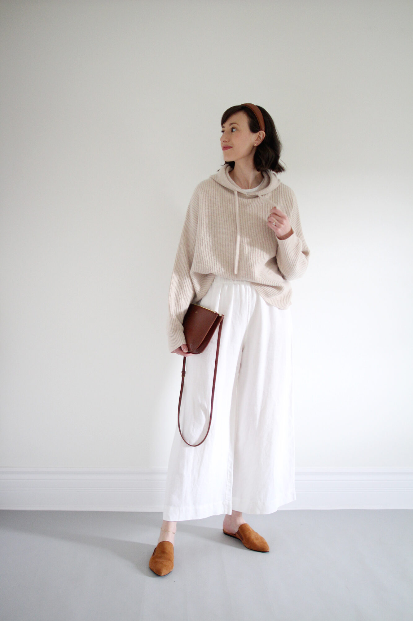 Style Bee - Light Knits & Linen