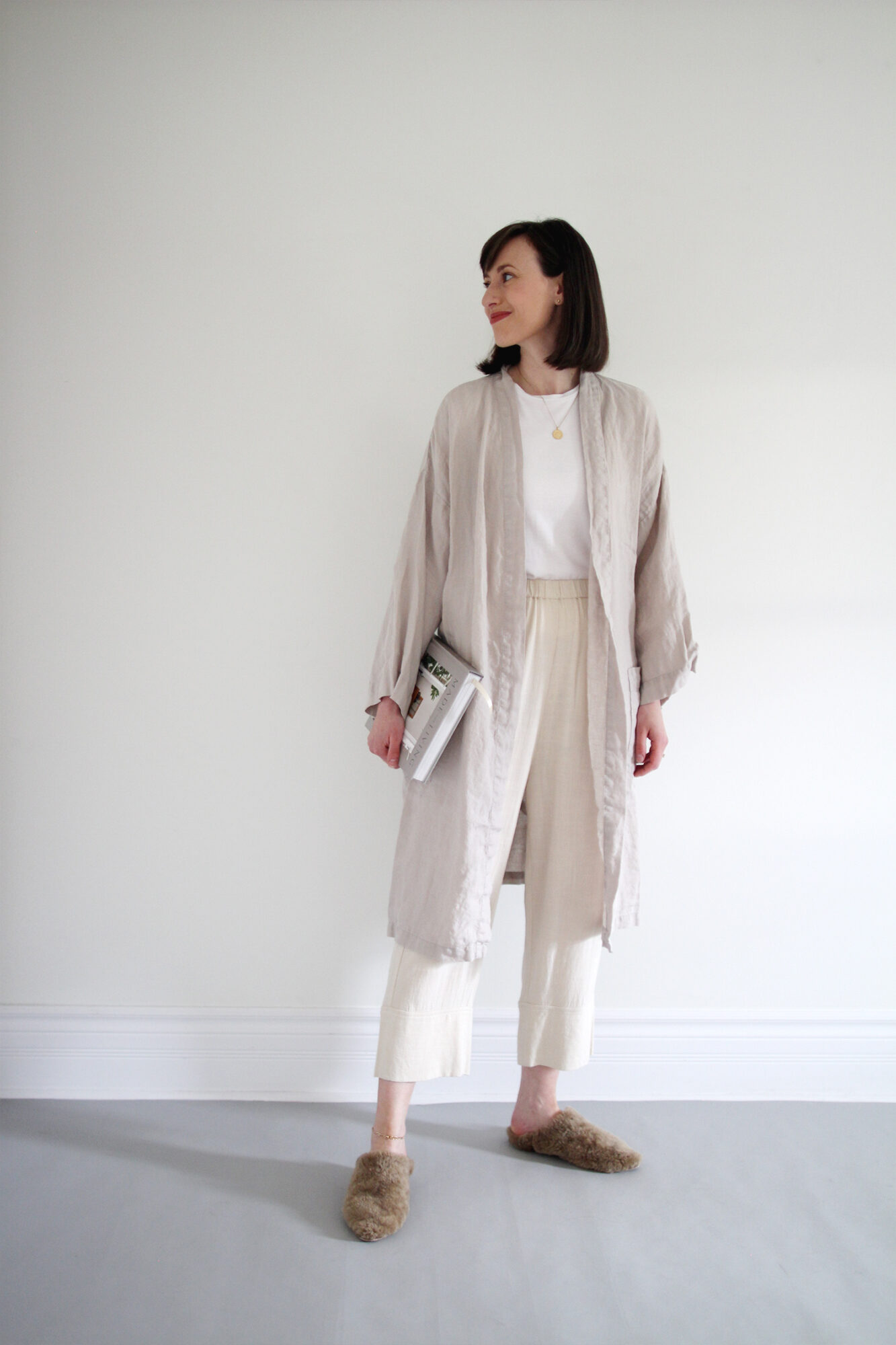 Style Bee - Robe White Tee  & Slippers