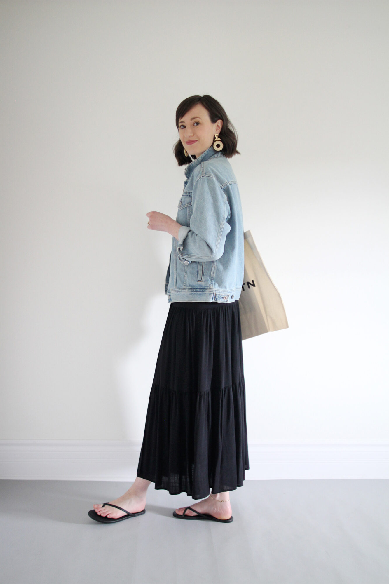 LOOSE JEANS AND A LONG CARDIGAN - Style Bee