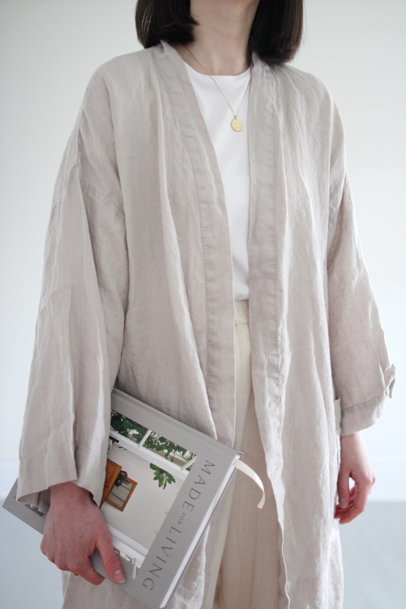 Style Bee - Robe White Tee & Slippers