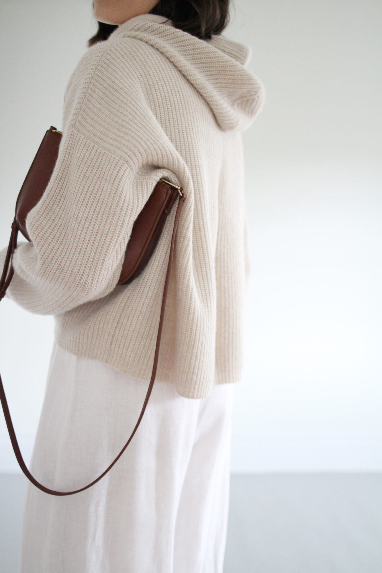 Style Bee - Light Knits & Linen