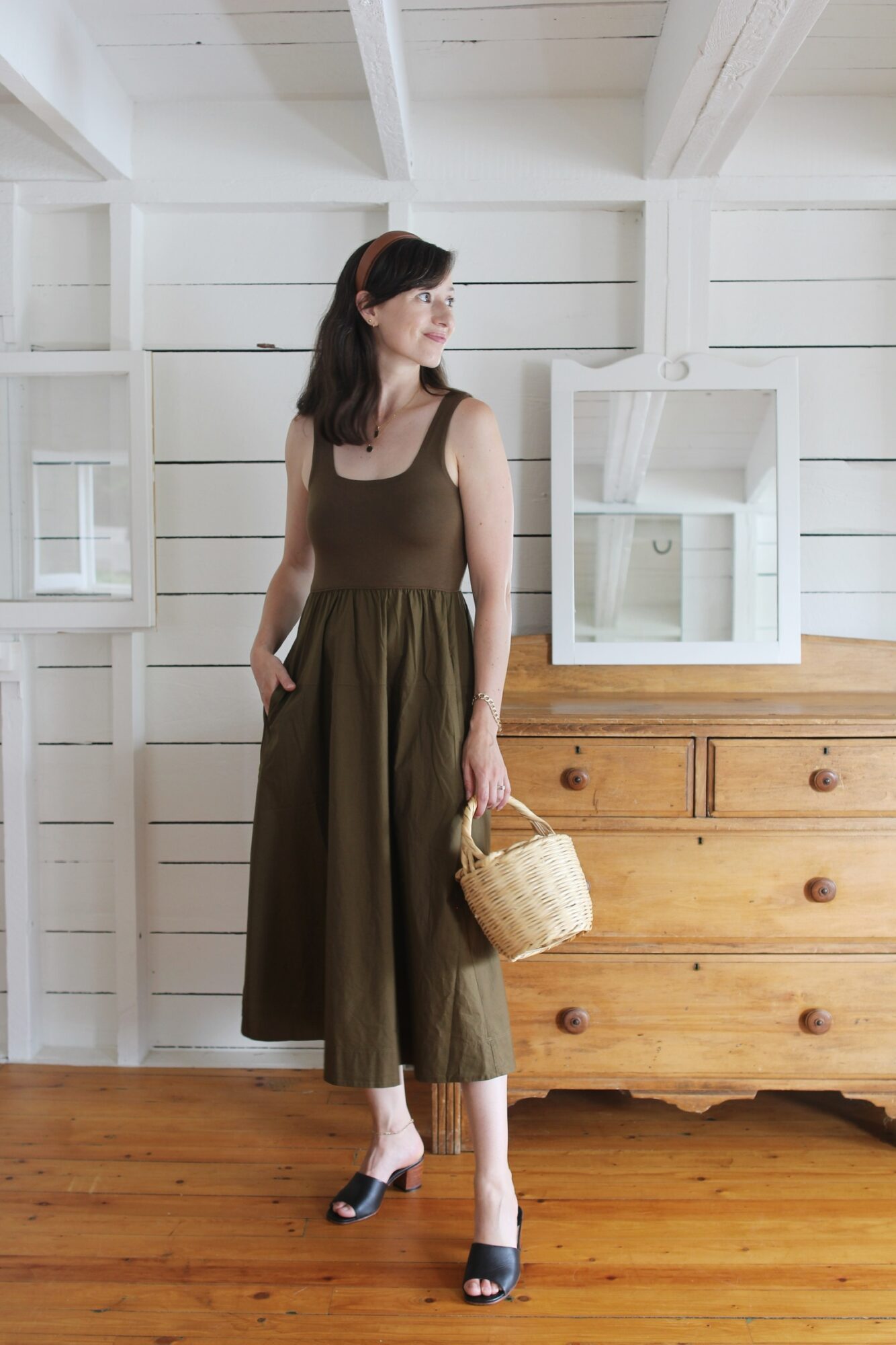 GIRL IN THE GREEN DRESS