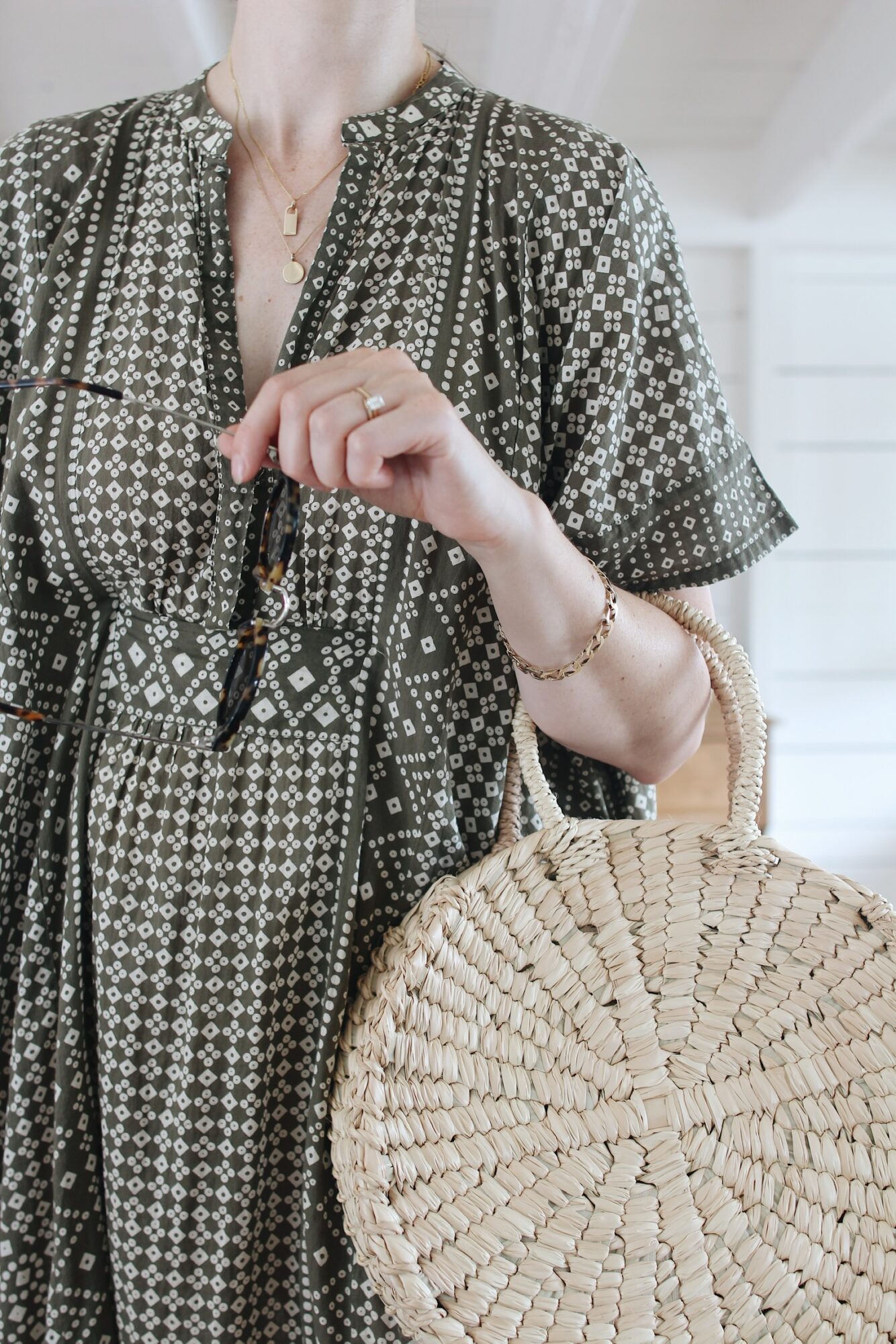 LINEN TROUSERS AND A SUMMER BLOUSE - Style Bee