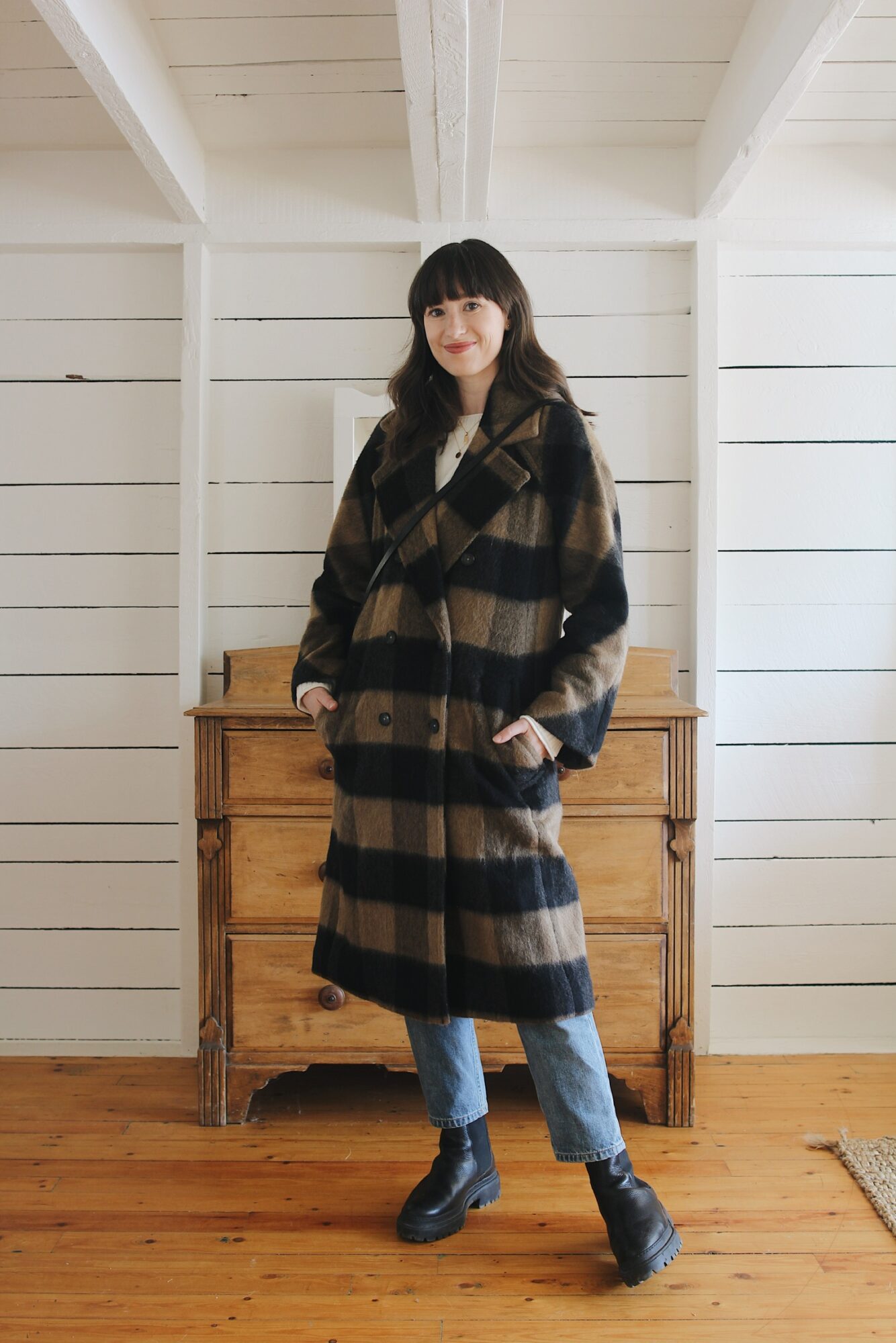 BUFFALO CHECK COAT, EVERYDAY CREW, JEANS AND CHUNKY BOOTS - Style Bee