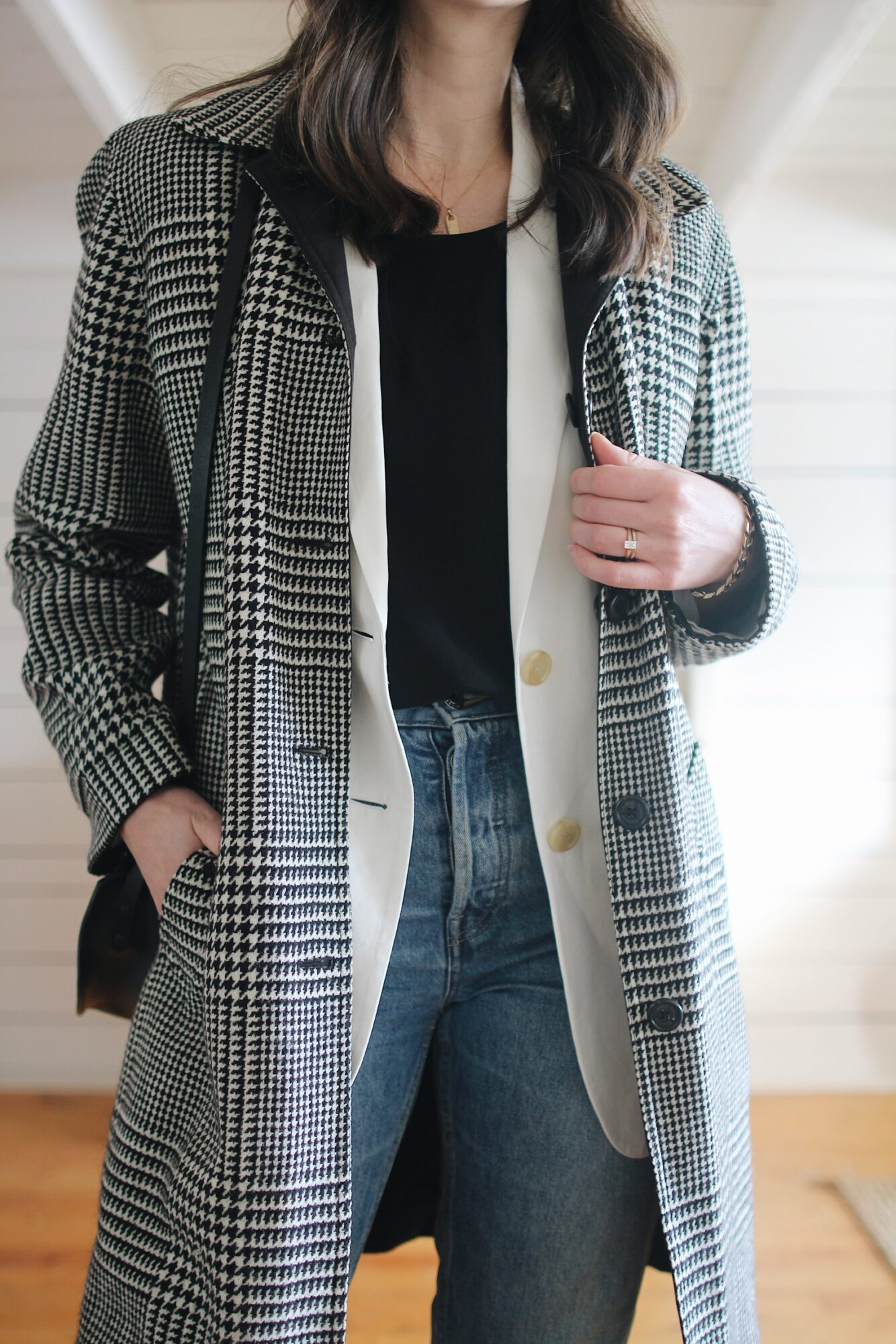STYLE BEE - HOUNDSTOOTH COAT, WHITE BLAZER, BLUE JEANS AND BLACK ACCENTS