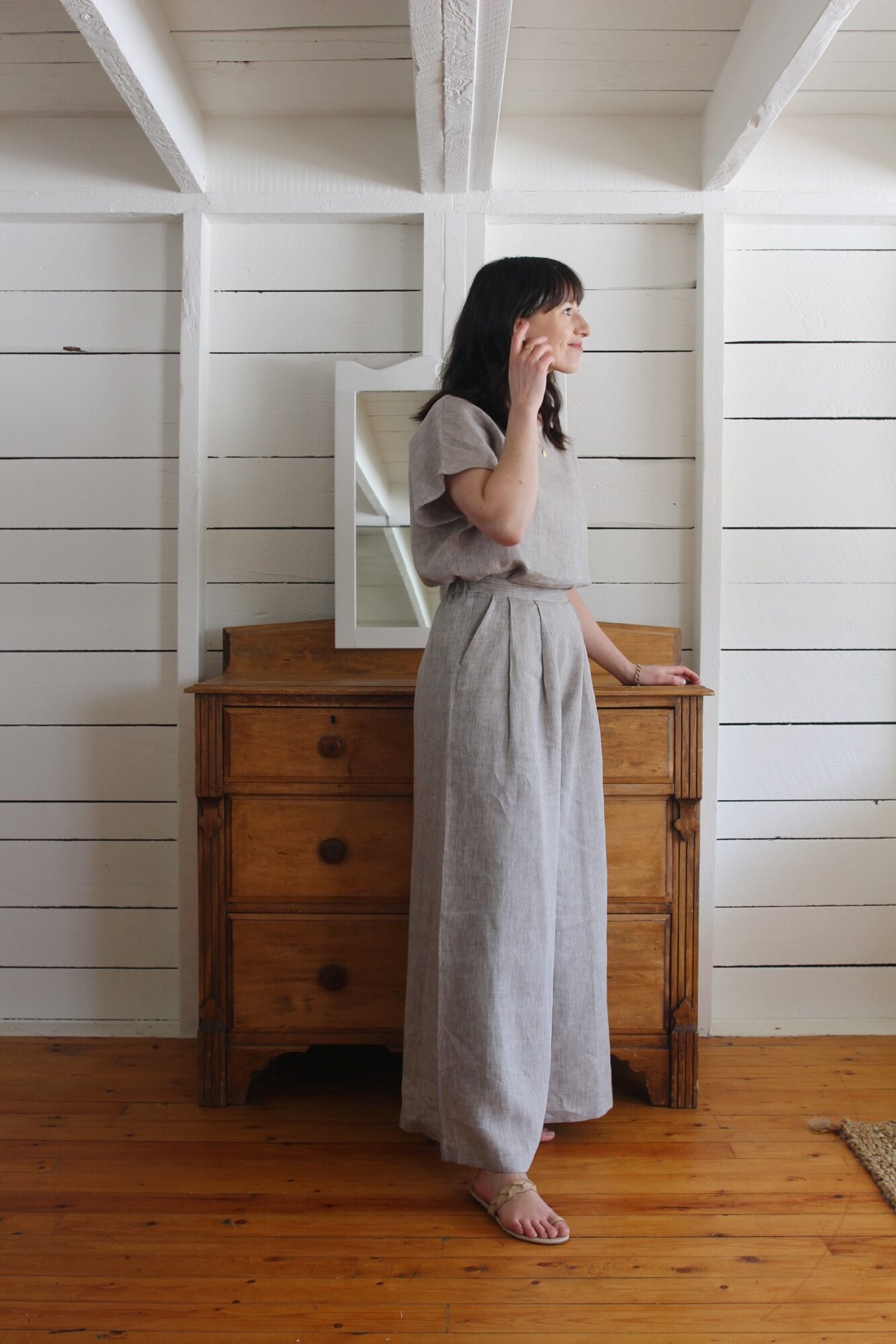 LINEN TROUSERS AND A SUMMER BLOUSE - Style Bee
