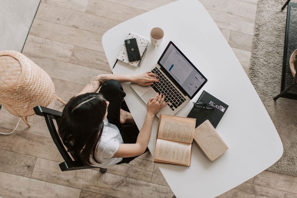 lady-working-on-laptop