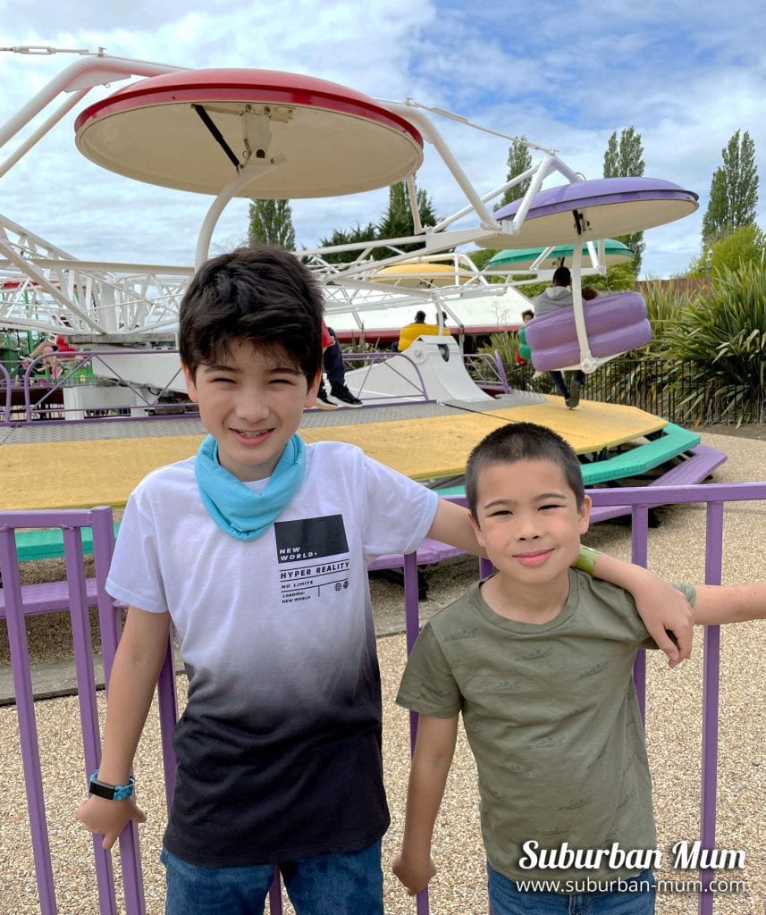 boys-at-wicksteed-paratrooper