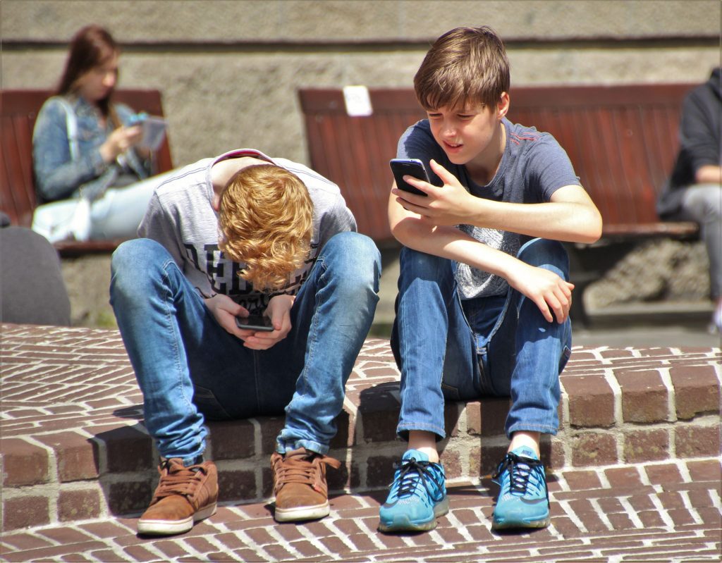 boys-on-mobile-phones