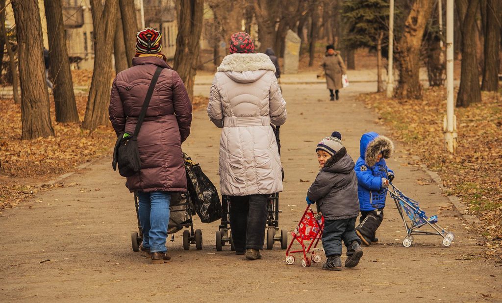 strollers-in-park