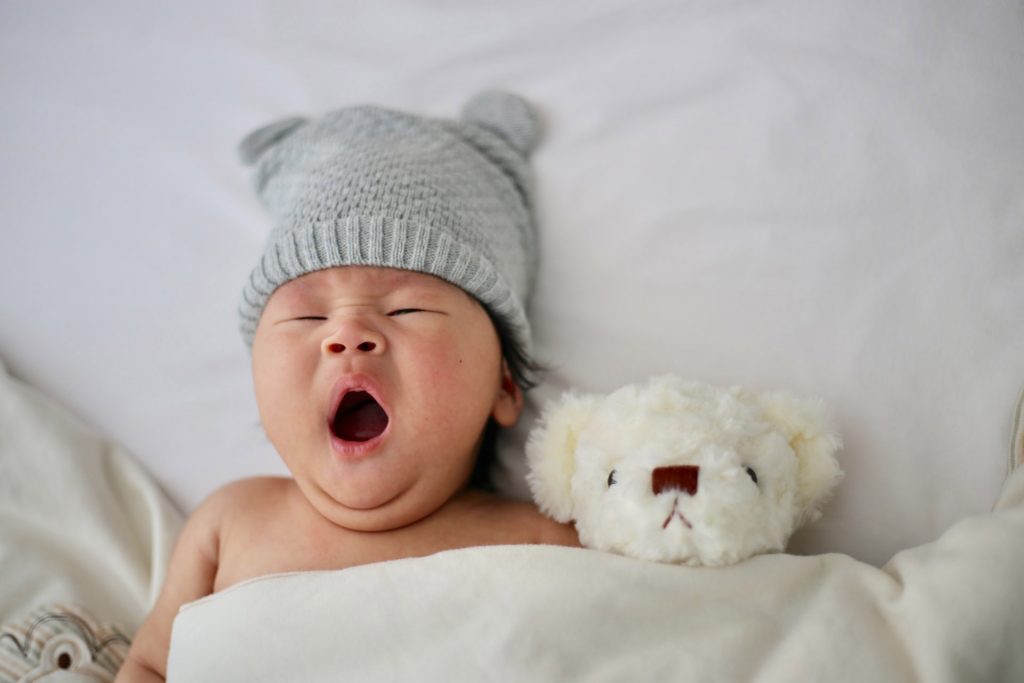 baby-yawning