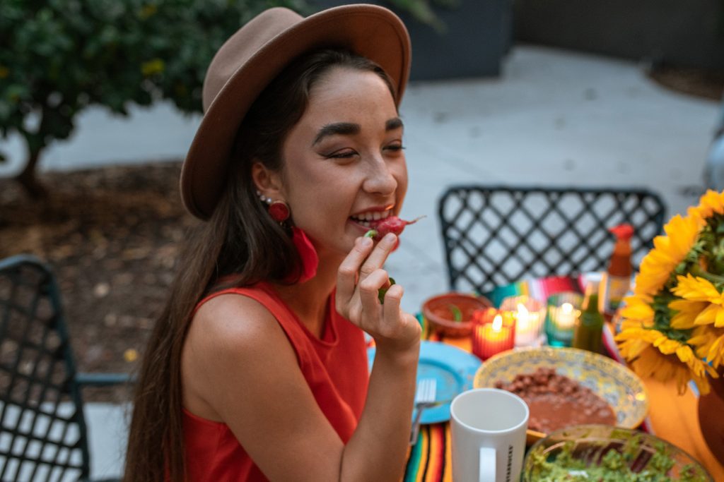 woman-snacking