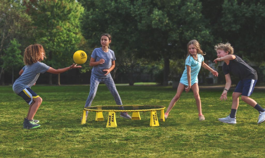 kids-playing-ball