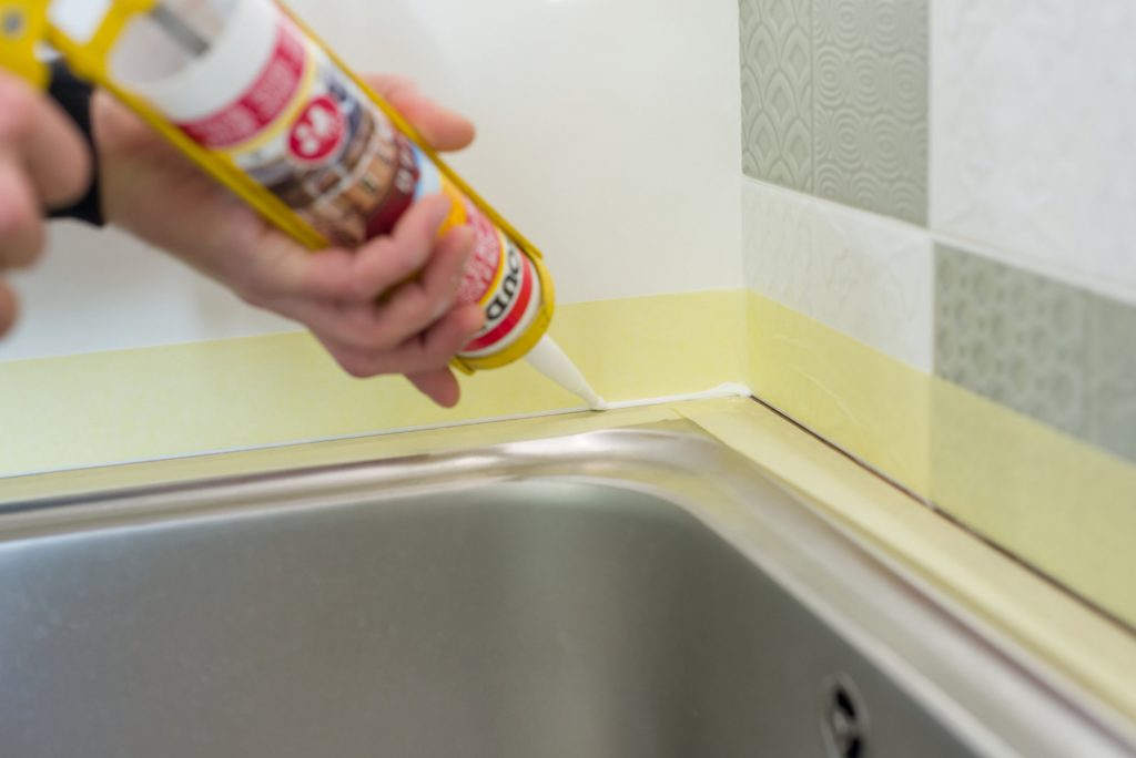 caulking-tiles