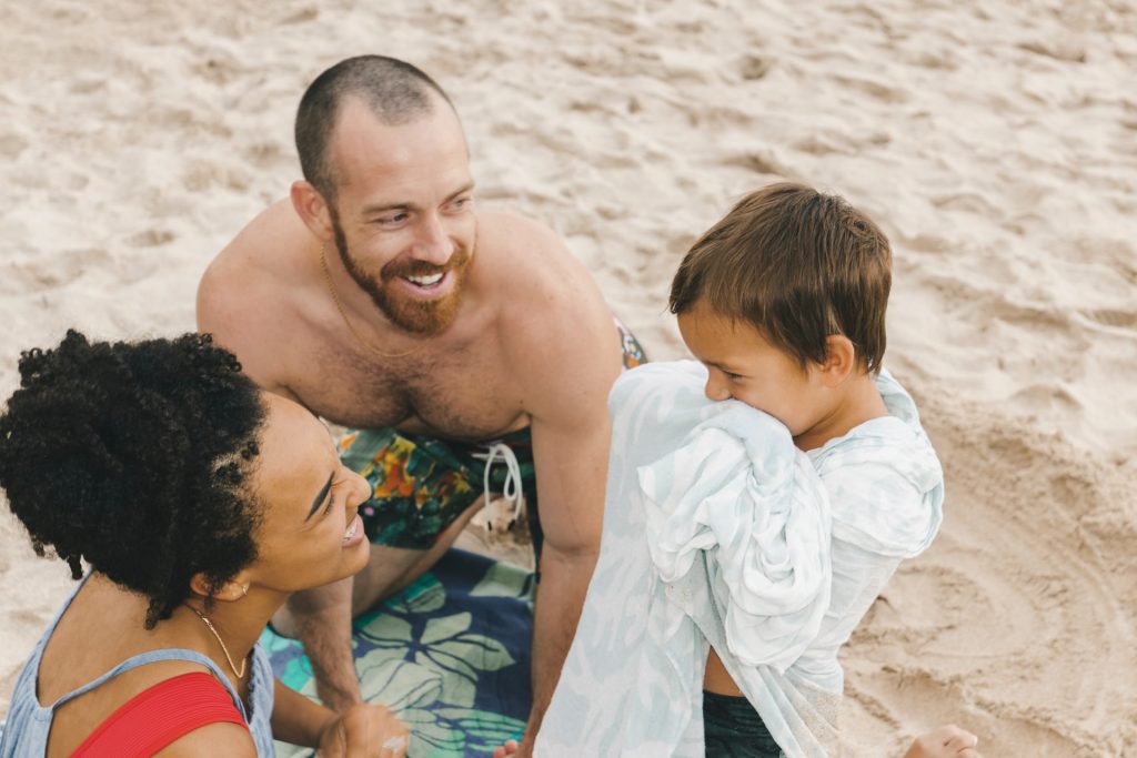 parents-with-child-on-beach